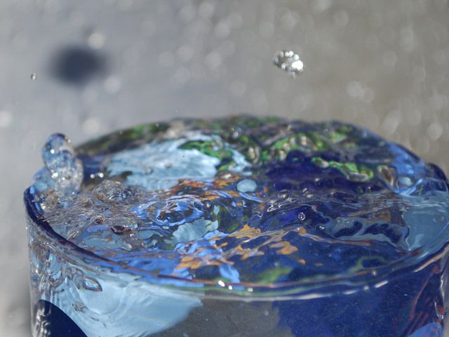 魅力満載！ガラス容器で楽しむおしゃれな収納アイデア